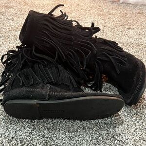 Black Minnetonka boots size 8